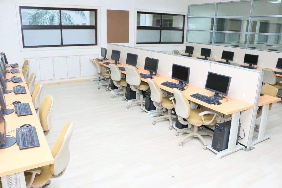 Atmiya Institute for Management Studies, Atmiya University Rajkot Computer Lab photo 4